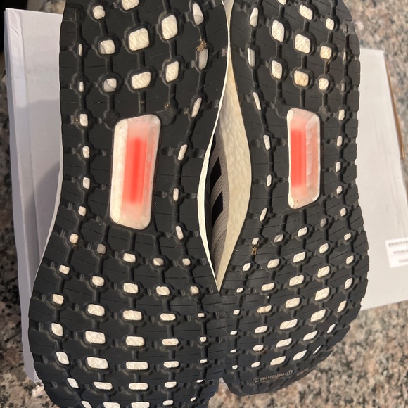 Adidas Ultraboost - Picture 3 of 5